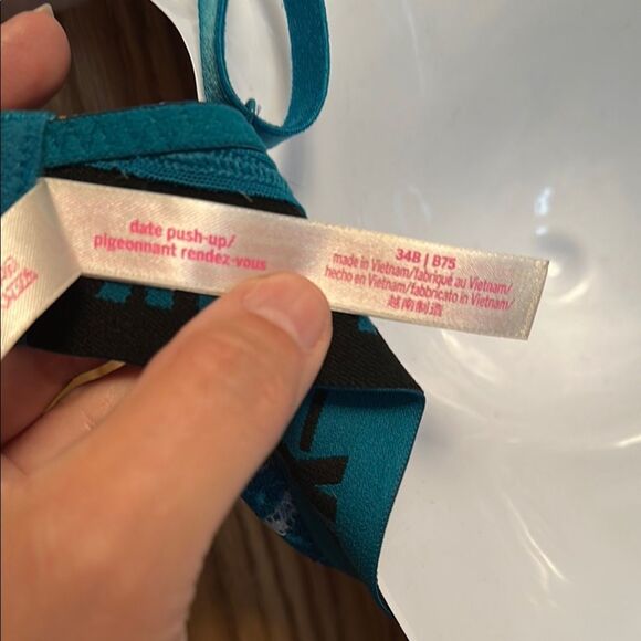PINK Victoria's Secret Teal Bra - Picture 5 of 7